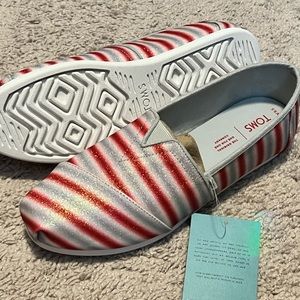 Toms 9.5 women’s red white candy cane print NWT